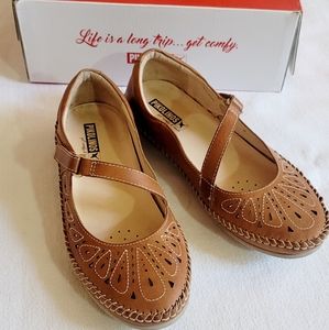 PLIKOLINOS size 39 Soft leather, beautiful design